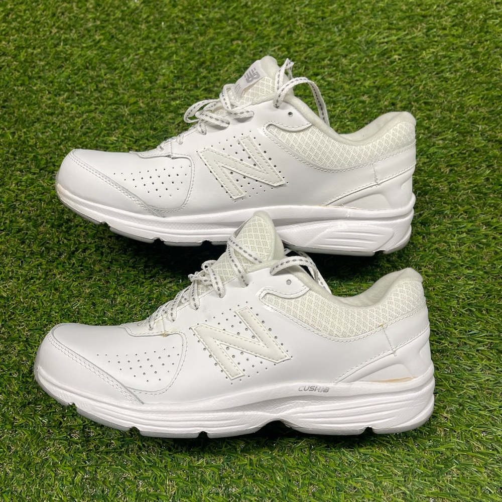 New Balance women’s walking shoes in white, size 9.5 no insoles